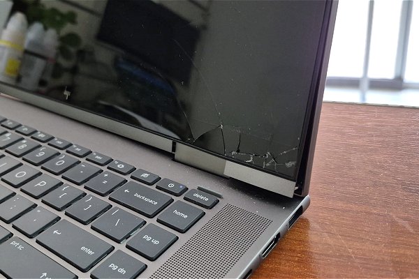 Hp Ekran ve Menteşe Tamiri